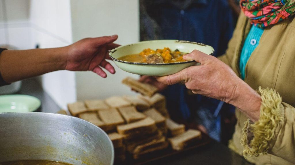 Where to Get Free Food This Week (05–12 Oct): Active Food Banks and Community Kitchens Across South Africa